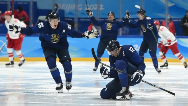 Marko Anttila a Hannes Bjorninen slaví vstřelenou branku Finska.