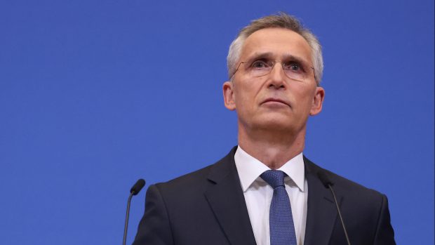 Šéf aliance Jens Stoltenberg uvedl, že Rusko nepřestalo s plány napadení Ukrajiny