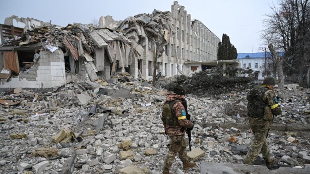 Bombardování prakticky srovnalo se zemí celé levé křídlo školy