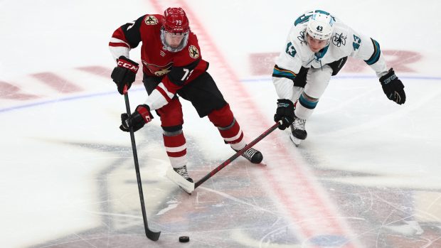 Český hokejový útočník Jan Jeník svými prvními dvěma góly v aktuální sezoně NHL pomohl Arizoně k výhře 5:2 nad San Jose