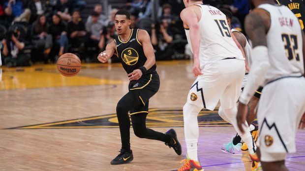 Třicetibodový mladík Jordan Poole v úvodním zápase play off NBA proti Denveru.