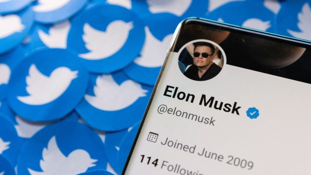 Musk o koupi zhruba devítiprocentního podílu v Twitteru informoval 4. dubna ve zprávě pro Komisi pro cenné papíry a burzy