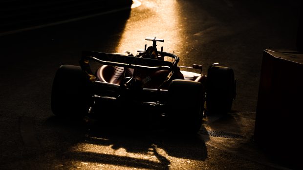 Jezdec Ferrari Charles Leclerc na Grand Prix v Ázerbajdžánu