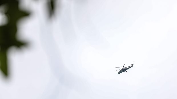 Helikoptéra barmské armády při akci proti povstalcům v Karenském státě