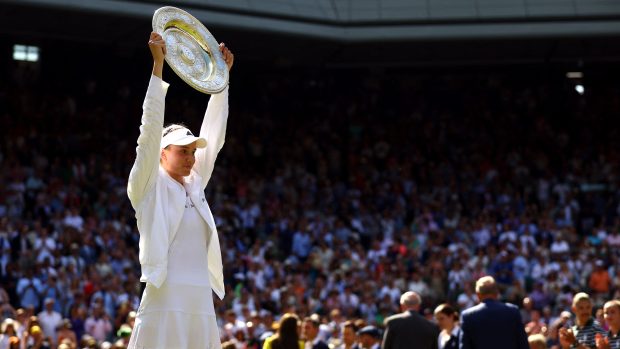 Jelena Rybakinová jako první kazašská vítězka Wimbledonu