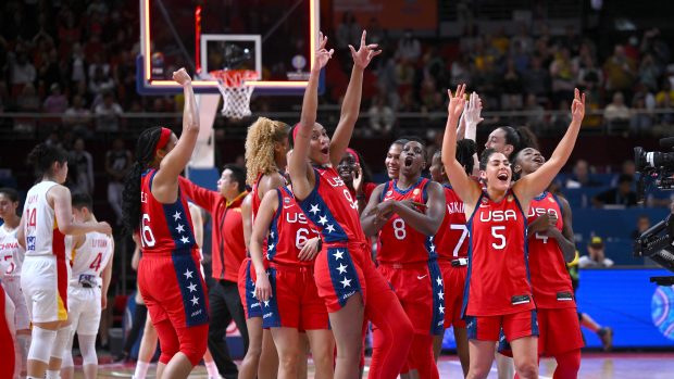 Basketbalistky USA slaví titul