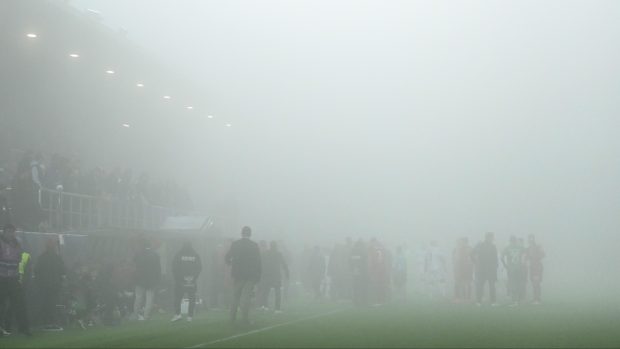 Stadion Slovácka pohltila mlha a utkání Konferenční ligy tak muselo být odloženo