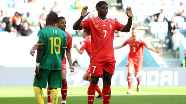 Breel Embolo se rozhodl neslavit gól proti své mateřské zemi