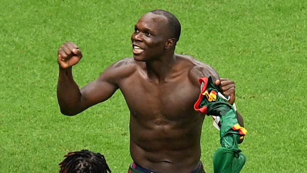 Vincent Aboubakar slaví gól proti Brazílii.