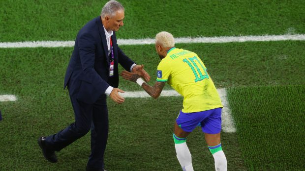 Neymar slaví s trenérem Titem svůj osmifinálový gól proti Jižní Koreji