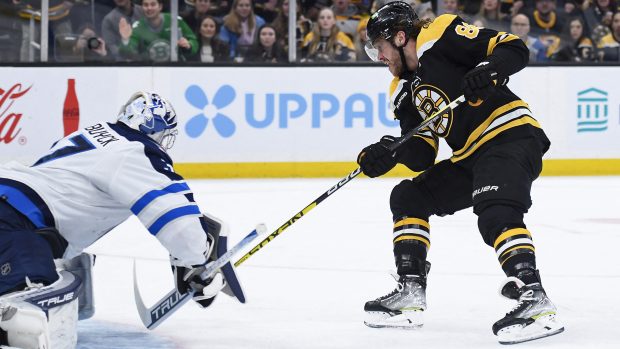 Pastrňák přispěl v NHL gólem a přihrávkou k výhře Bostonu