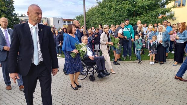 Prezident Miloš Zeman spolu s manželkou Ivanou přivítali prvňáčky v lánské Základní škole Charlotty Garrigue Masarykové