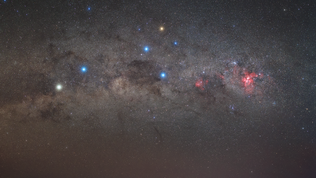 Klenoty maledivské noci, fotografie Petra Horálka, kterou agentura NASA označila za astronomický snímek dne 28. 3. 2022