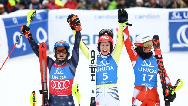 (zleva) Mikaela Shiffrinová, Lena Dürrová a Zrinka Ljutićová