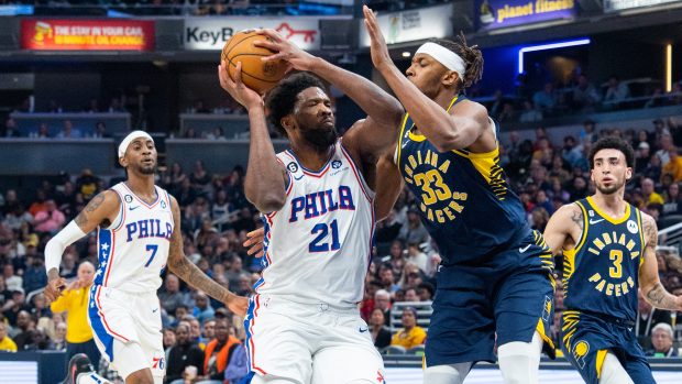 Joel Embiid v dresu Philadelphie