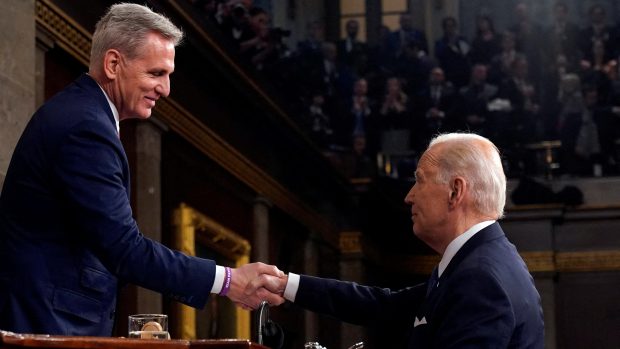 Kevin McCarthy a Joe Biden