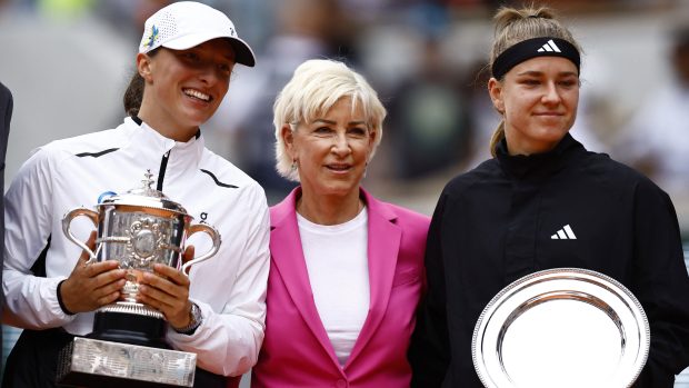 Tenistka Karolína Muchová (první zprava) grandslamový titul nezískala. Ve finále podlehla světové jedničce Światekové