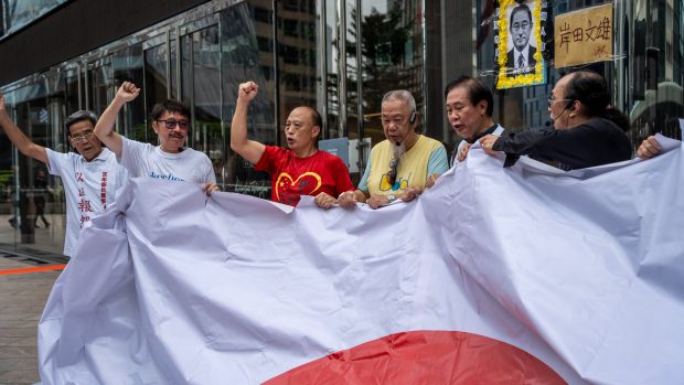 Lidé v Hongkongu protestují proti vypouštění radioaktivní vody z Fukušimy do Tichého oceánu