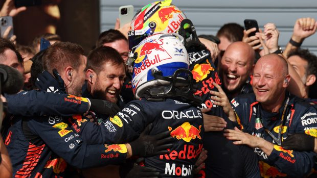 Mistr světa Max Verstappen vyhrál desátý závod formule 1 za sebou a vytvořil nový rekord