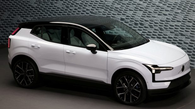 Plně elektrické Volvo EX30 představené na autosalonu v Miláně