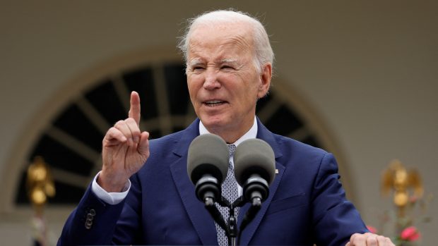 Americký prezident Joe Biden hovoří zahradě Bílého domu ve Washingtonu během akce, na které byl oznámen nový Úřad Bílého domu pro prevenci násilí páchaného střelnými zbraněmi