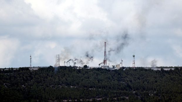 Kouř nad územím Libanonu, které zasáhl izraelský útok