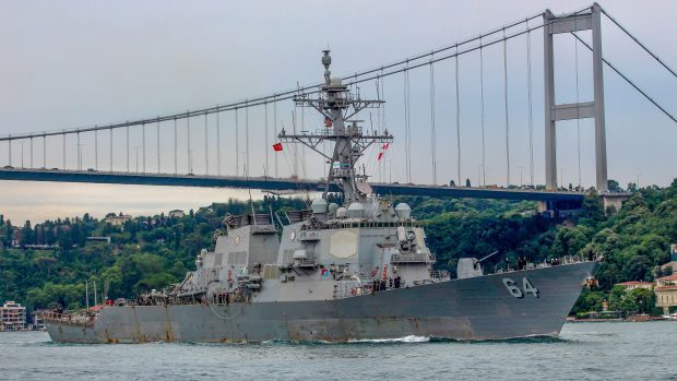 Torpédoborec USS Carney v Istanbulu