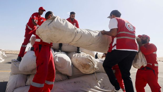 Kamiony s humanitární pomocí začaly přejíždět přes hraniční přechod Rafáh z Egypta do Pásma Gazy (ilustrační foto)