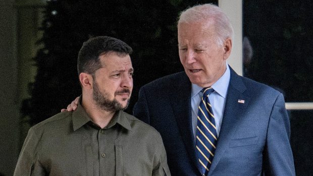 Volodymyr Zelenskyj a Joe Biden při návštěvě ukrajinského prezidenta v Bílém domě v září 2023