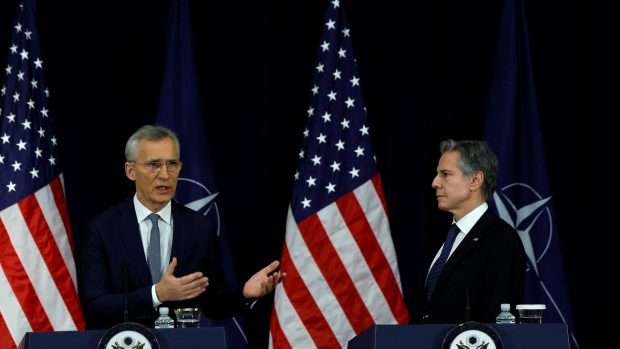 Generální tajemník NATO Jens Stoltenberg a ministr zahraničí USA Antony Blinken na tiskové konferenci na ministerstvu zahraničí ve Washingtonu