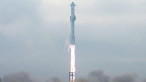Start nového dopravního systému Starship, který se skládá ze stejnojmenné kosmické lodi a nosné rakety Super Heavy