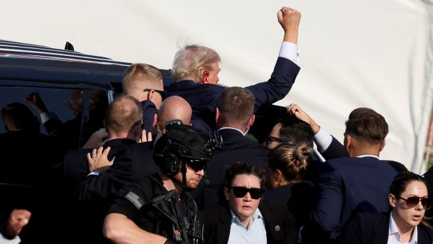 Donald Trump v doprovodu Tajné služby