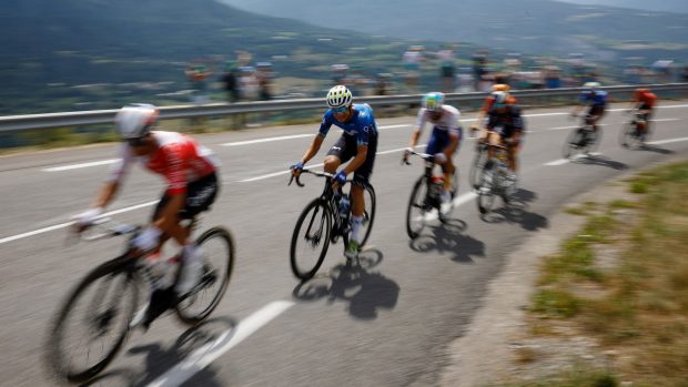 Italský cyklista Davide Formolo v barvách týmu Movistar