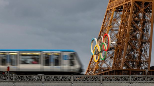 Jízda metrem v Paříži nabízí ikonické olympijské scenérie