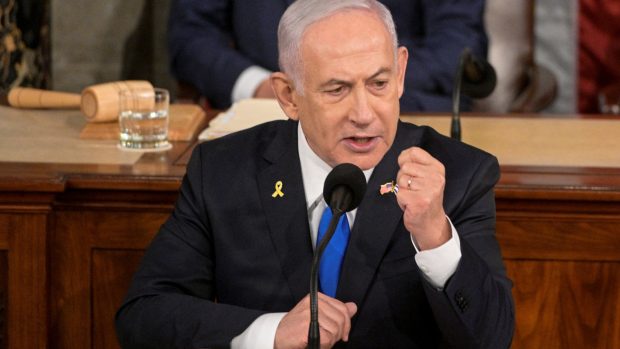 Demonstranty Netanjahu v projevu označil za „užitečné idioty Íránu“