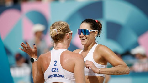 Plážové volehbalistky Marie-Sára Štochlová a Barbora Hermannová nastoupí ve třetím zápase základní skupiny olympijského turnaje