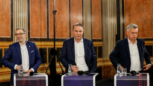 Zleva Herbert Kickl (FPÖ), Andreas Babler (SPÖ) a Werner Kogler (Zelení) při televizní debatě v předvčer voleb (29. září 2024)