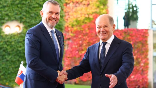 Slovenský prezident Peter Pellegrini a německý kancléř Olaf Scholz