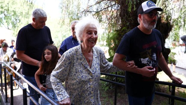 Předsedkyně hnutí Abuelas de Plaza de Mayo Estela de Carlotto