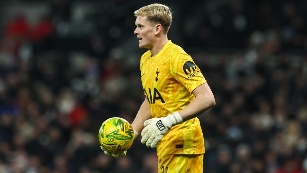 Český brankář Antonín Kinský v dresu Tottenhamu Hotspur