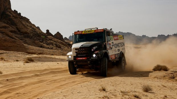 Český pilot kamionu Martin Macík na Rallye Dakar 2025 ovládl už třetí etapu a upevnil si vedení v průběžném pořadí