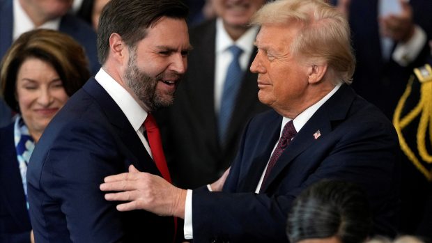 J. D. Vance a Donald Trump při inauguraci