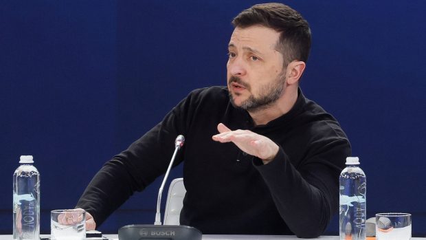 Ukrajinský prezident Volodymyr Zelenskyj na tiskové konferenci s dalšími představiteli po skončení summitu „Podpora Ukrajiny“ u příležitosti třetího výročí ruské invaze v Kyjevě, Ukrajina, 24. února 2025