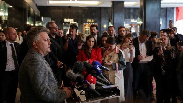Zástupci Ukrajinské vlády na tiskové konferenci po mírových jednáních v Istanbulu
