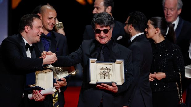 Zlatou palmu, hlavní cenu mezinárodního filmového festivalu ve francouzském Cannes ískal film It Was Just an Accident (Byla to jen náhoda) íránského režiséra Džafara Panahího