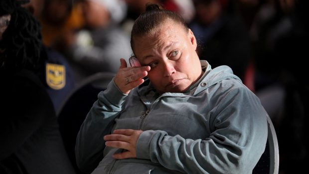 Kelly Smithová, matka Joshlin Smithové, reaguje během vynesení rozsudku u Vrchního soudu Západního Kapska v Saldanha Bay v Jižní Africe, 29. května 2025