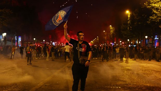 Oslavy evropských mistrů na Champs-Élysées