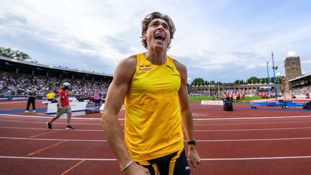 Armand Duplantis na Olympijském stadionu ve Stockholmu
