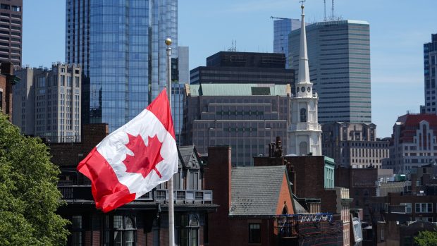 Kanadská vlajka v americkém Bostonu