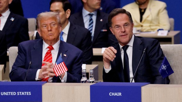 Donald Trump a Mark Rutte na summitu NATO v Haagu